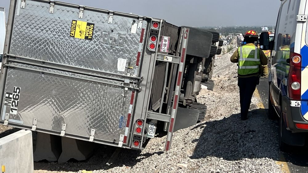 Accidente De Tr Iler Con Carga De Mangos En La Autopista M Xico Q