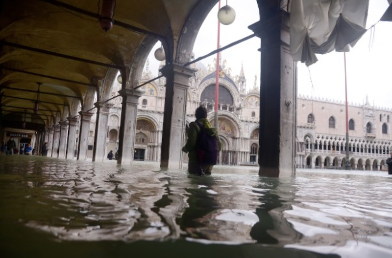 Estado de emergencia en Venecia por la mayor inundación en medio