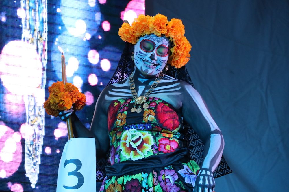 Sorprende Catrina Con Vestuario De Maiz Y Trigo En San Juan Del Rio