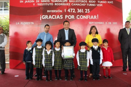 Fabián Pineda Morales, encabezó 145 ceremonias de honores a la bandera en instituciones educativas. FOTO/ROTATIVO