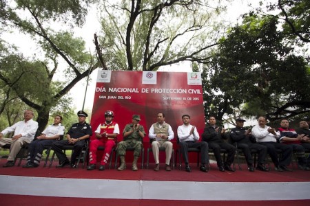 El alcalde Fabián Pineda Morales, reconoció la labor de los 17 elementos de la Unidad de Protección Civil de San Juan del Río. 