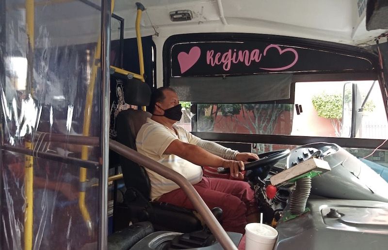 Transporte público trabaja con protecciones de acrílico en San Juan del Río