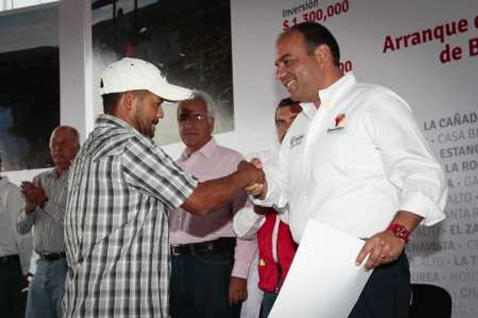 2_5_422_1057978296_RLV_ENTREGA_SEMILLAS_MAIZ_Y_ARRANQUE_PROGRAMA_REHABILITACIION_DE_BORDOS_Y_CAMINOS_DE_SACA_LA_ROCHERA_SRJ_VP__28