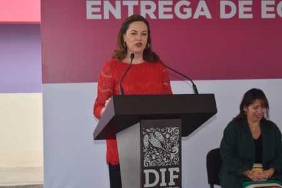 2 equipo rehabilitacion dif estaral.JPG