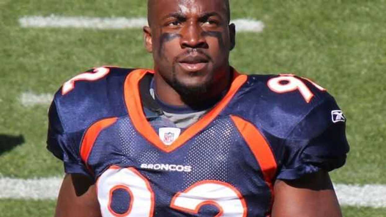 a-los-34-anos-defensa-elvis-dumervil-se-retira-de-la-nfl
