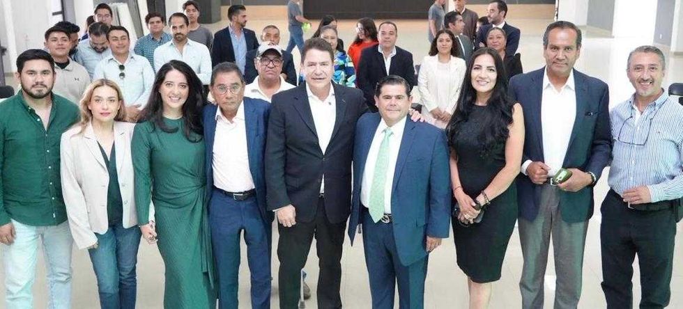 Abogados, acad\u00e9micos y estudiantes escuchan la exposici\u00f3n legislativa de Ricardo Astudillo.