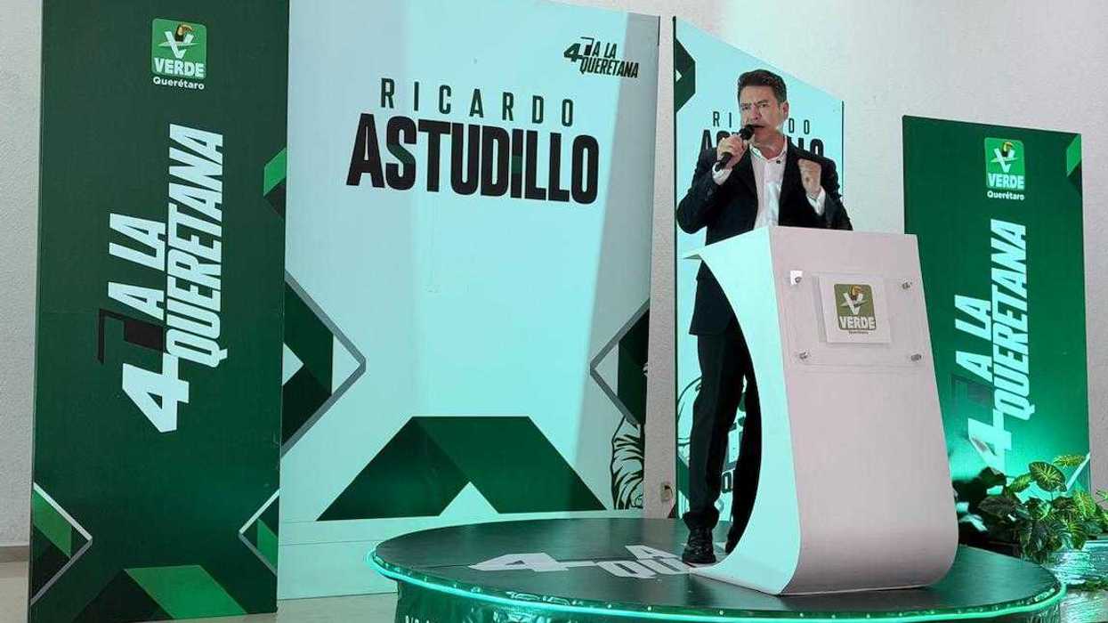 Abogados, académicos y estudiantes escuchan la exposición legislativa de Ricardo Astudillo.