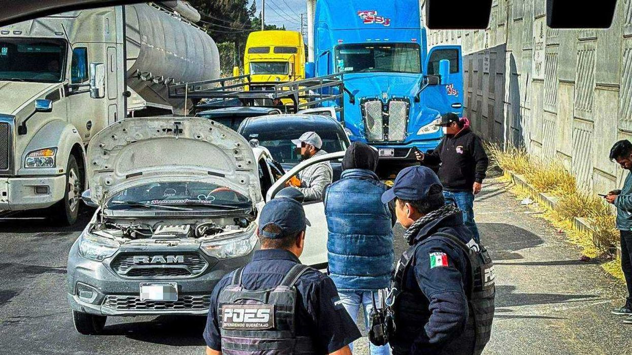 Accidente atendido por Protección Civil en la carretera 100. Foto: PC El Marqués.