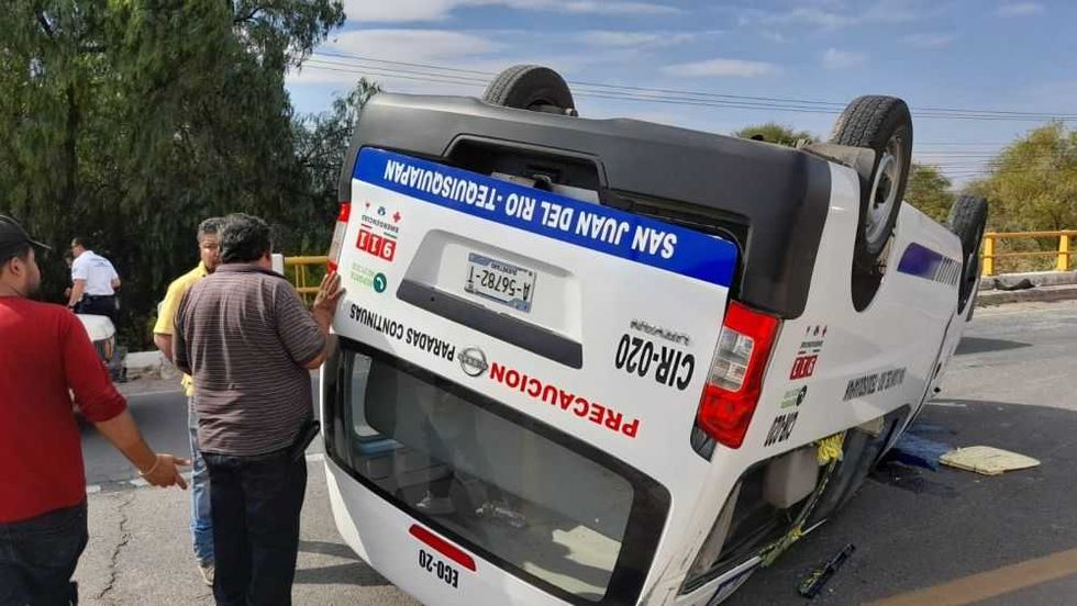 Accidente de transporte público en carretera a Tequisquiapan deja varios lesionados.