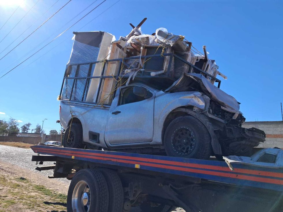 Accidente entre tr\u00e1iler, camioneta y autob\u00fas en autopista M\u00e9xico-Quer\u00e9taro a la altura de San Juan del R\u00edo.
