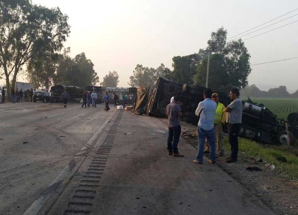 accidente trailers queretaro mexico