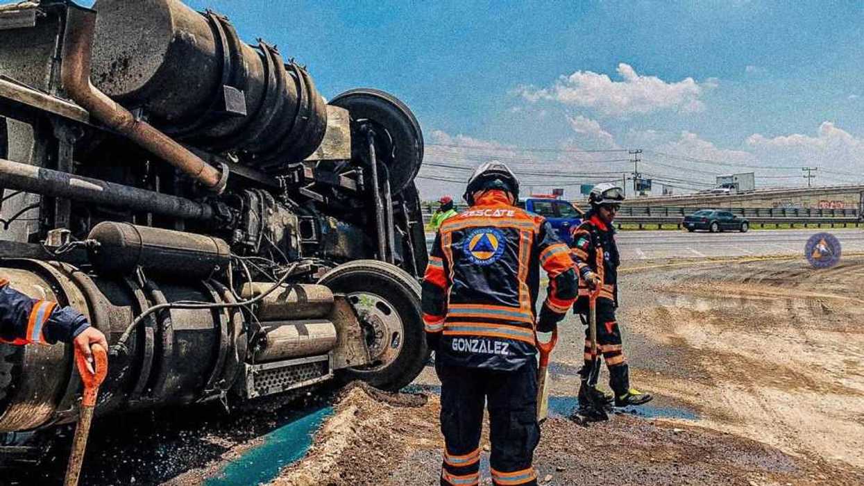 Accidente vial sin lesionados en incorporación de carretera estatal 100 a la México Querétaro.