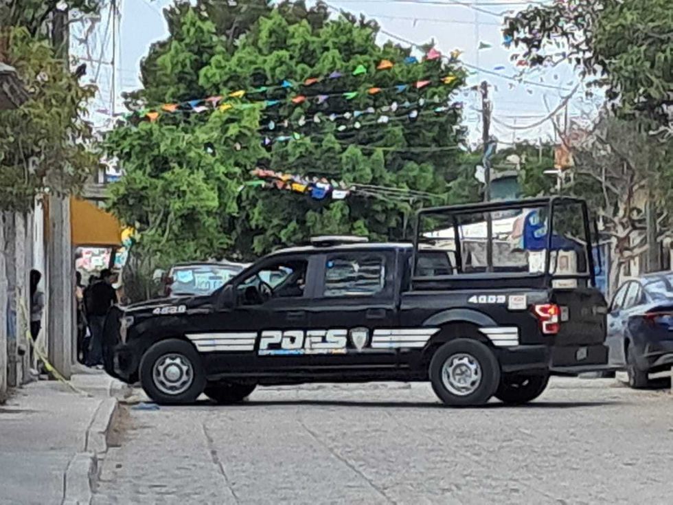 Acordonamiento policial en la calle Ignacio Allende de La Lira, Pedro Escobedo, donde matan a balazos a un hombre