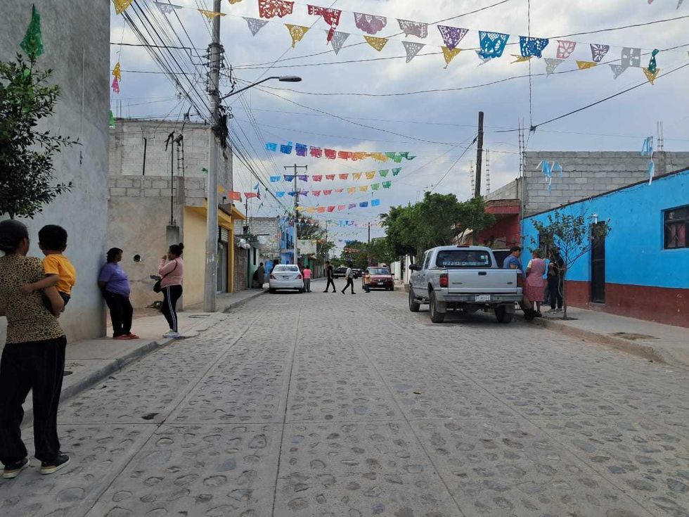 Acordonamiento policial en la calle Ignacio Allende de La Lira, Pedro Escobedo, donde matan a balazos a un hombre