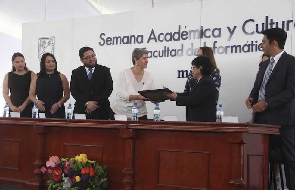 acreditan tres carreras de la facultad de informatica de la uaq 1