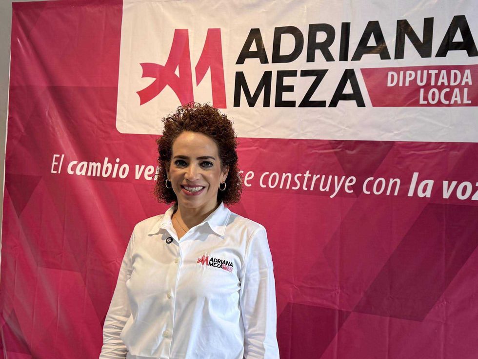 Adriana Meza Argaluza durante conferencia de prensa en San Juan del Río anunciando recorridos por colonias.