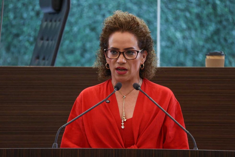 Adriana Meza interviene en tribuna del Congreso de Quer\u00e9taro durante votaci\u00f3n de la minuta constitucional