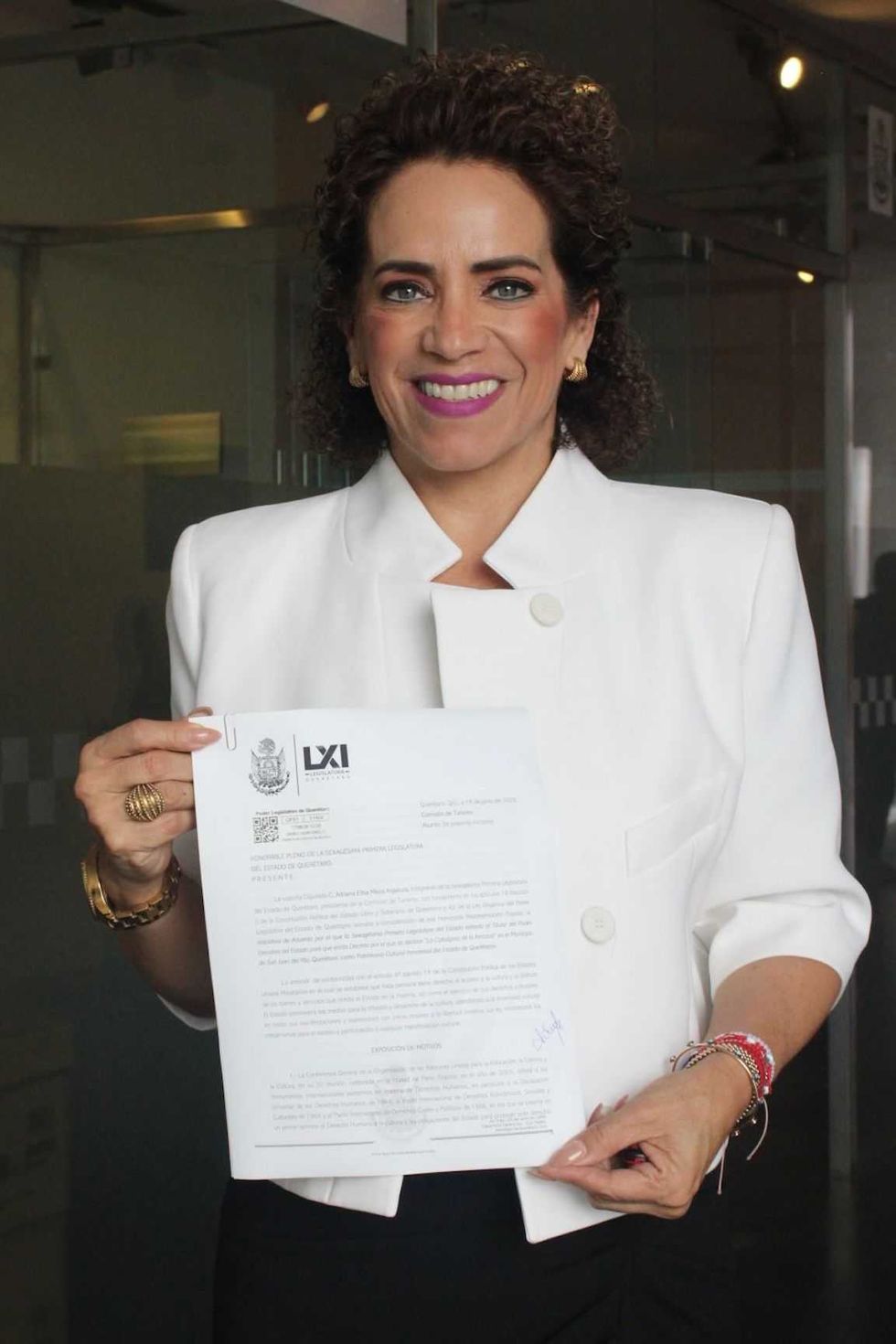 Adriana Meza presenta la iniciativa sobre la Cabalgata de la Amistad ante la Legislatura de Quer\u00e9taro.