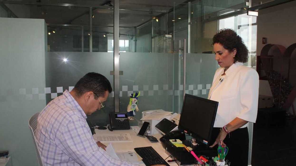 Adriana Meza presenta la iniciativa sobre la Cabalgata de la Amistad ante la Legislatura de Querétaro.