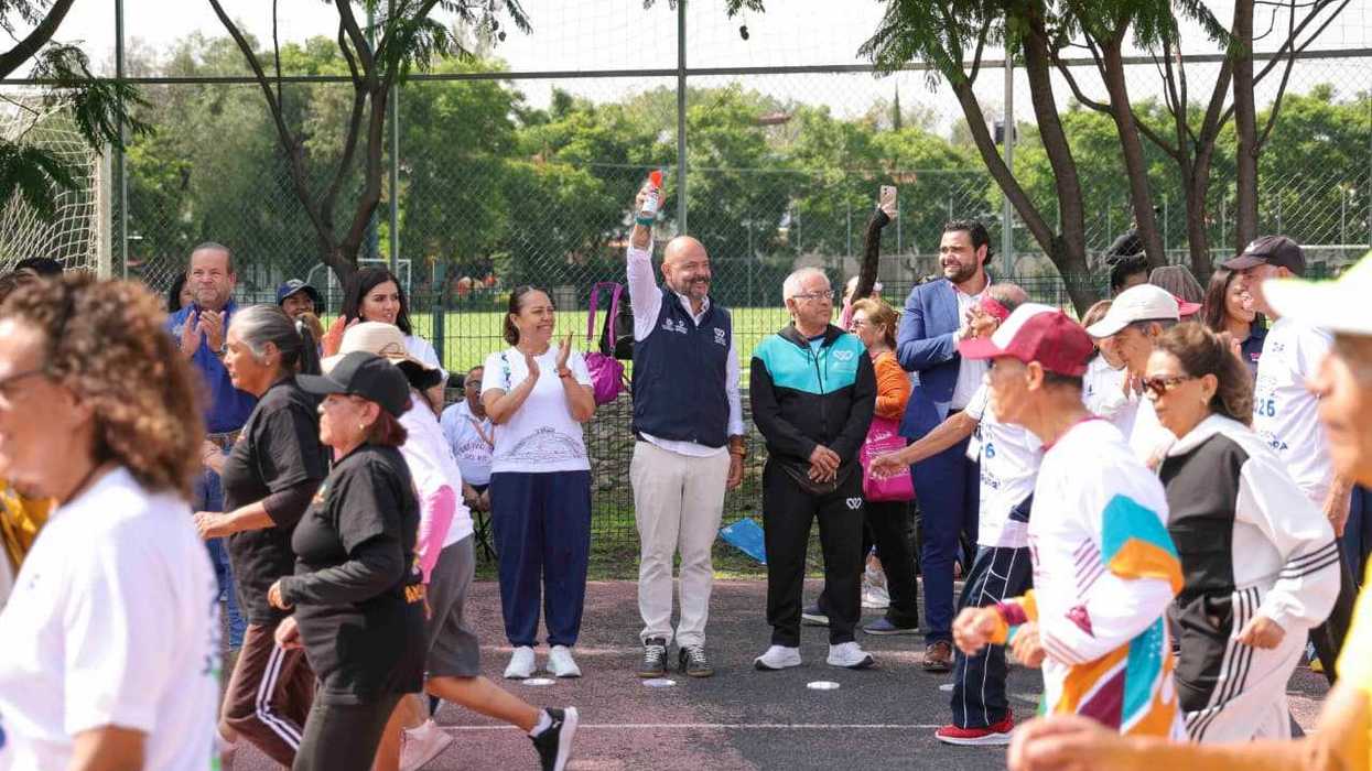 Adultos mayores participan en el Encuentro Deportivo Estatal 2026 en la Unidad Deportiva de El Pueblito, Corregidora