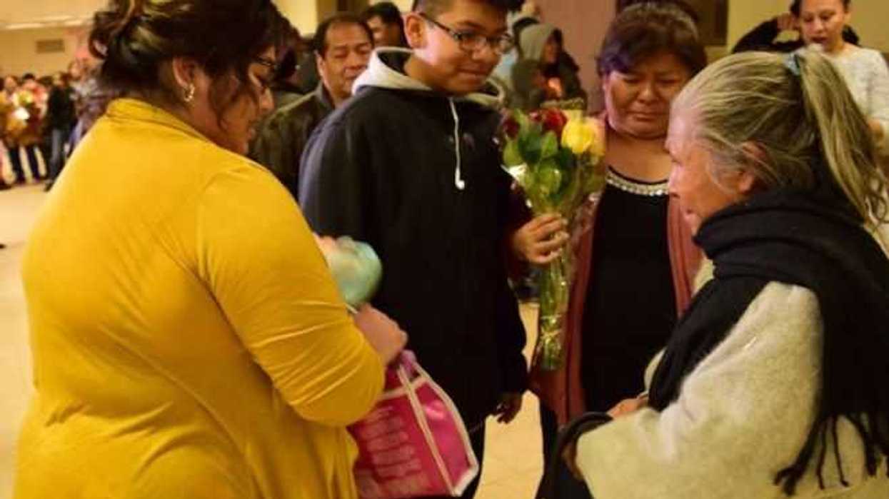 adultos-mayores-reencuentran-a-sus-hijos-eua