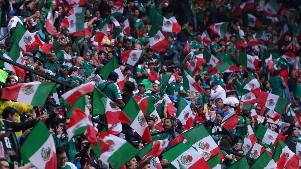 Aficionados de México despiden al Tri tras la derrota 3-2 ante Inglaterra y la eliminación en los octavos de final del Mundial 2026 en el Estadio Ciudad de México.