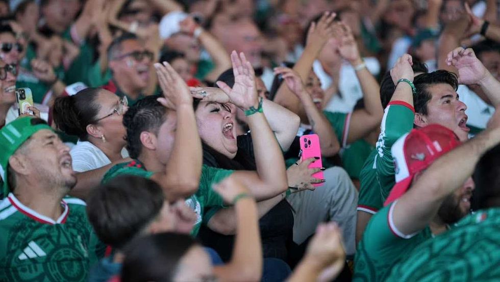 Aficionados reunidos en el estadio Corregidora durante la primera jornada de Zona Fest por la inauguraci\u00f3n del Mundial 2026 en Quer\u00e9taro.