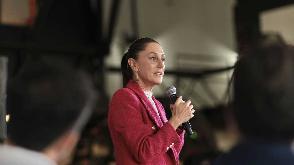 Afirma AMLO que Sheinbaum aceptó protección militar para campaña.