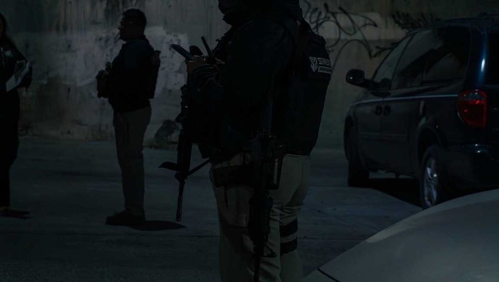 Agentes de la Polic\u00eda de Investigaci\u00f3n del Delito participan en cateos simult\u00e1neos de Sinergia en Quer\u00e9taro.