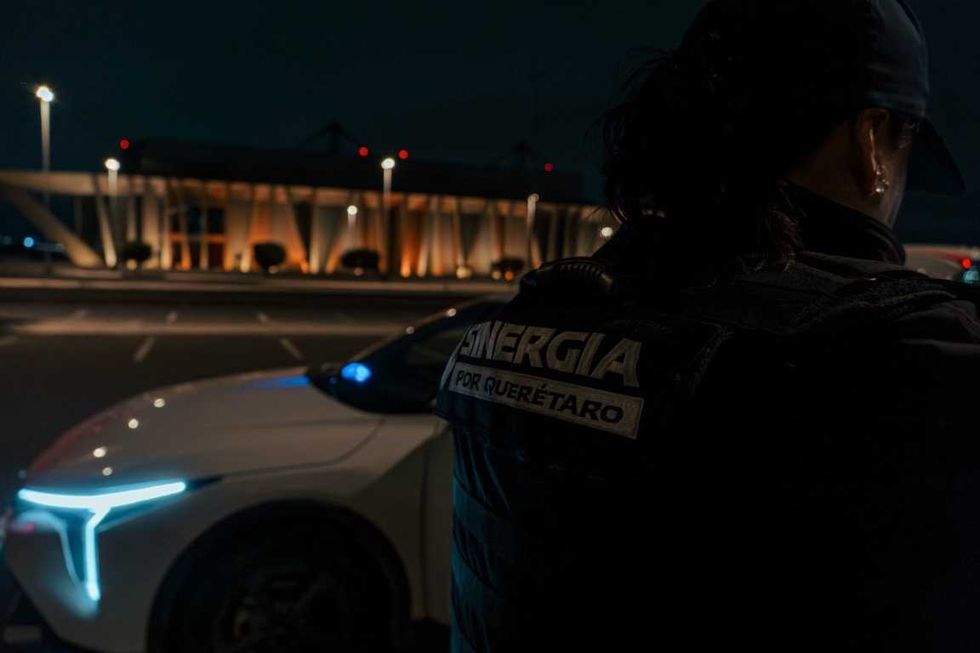 Agentes de la Polic\u00eda de Investigaci\u00f3n del Delito participan en cateos simult\u00e1neos de Sinergia en Quer\u00e9taro.