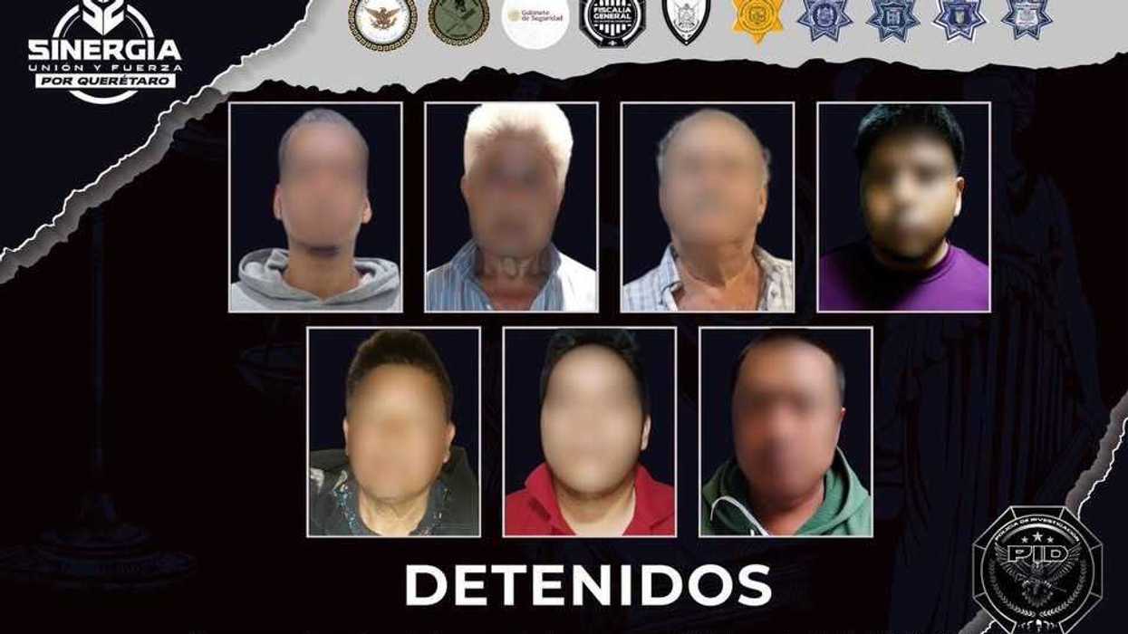 Agentes de la Policía de Investigación del Delito participan en un operativo de cateo como parte de la estrategia Sinergia por Querétaro.