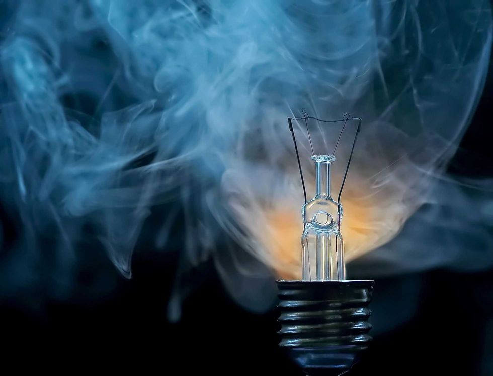 Agustín Dorantes promete fortalecer la CFE y reducir costos de electricidad. Depositphotos.