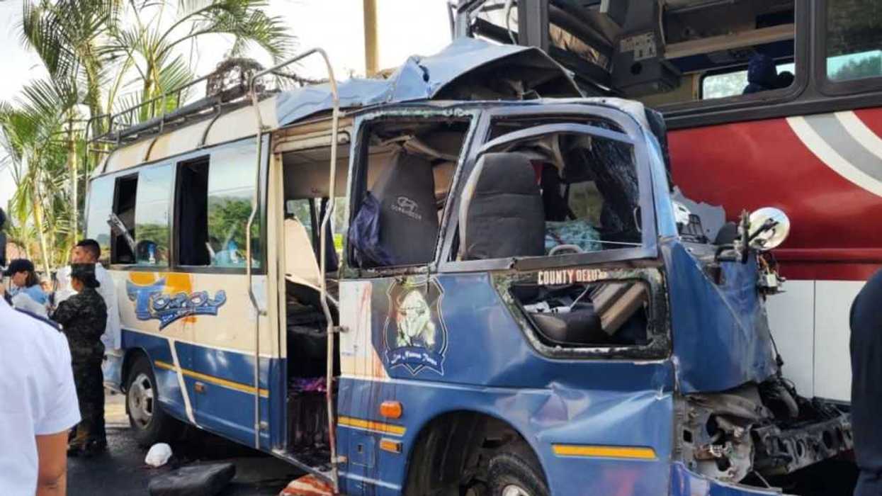 Al menos 17 muertos al chocar dos autobuses en una ruta de Honduras. AFP.