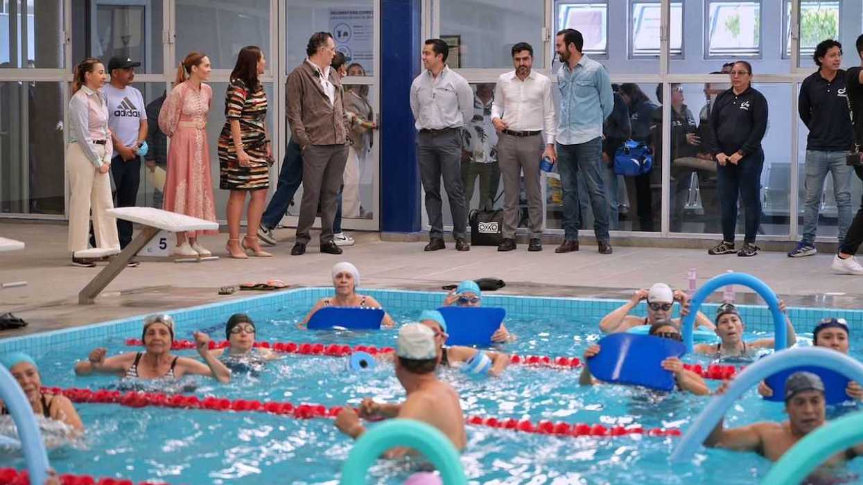 Alberca semiolímpica rehabilitada en la unidad deportiva Casa de la Juventud en Querétaro