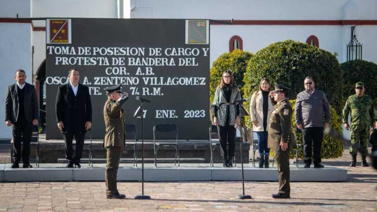 Alcalde acude a toma de mando del comandante del 7o. Regimiento en La Llave.