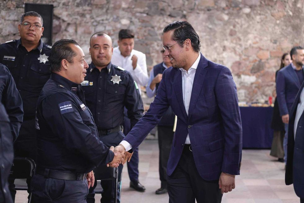 Alcalde Chepe Guerrero recibe informe de Ángel Rangel sobre cumplimiento de 89.6% en Programa Municipal de Seguridad Pública Corregidora.
