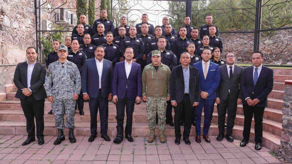 Alcalde Chepe Guerrero recibe informe de Ángel Rangel sobre cumplimiento de 89.6% en Programa Municipal de Seguridad Pública Corregidora.