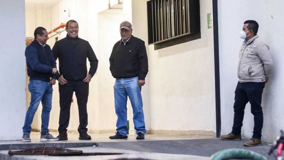 Alcalde constata realización de labores de limpieza en mercado Juárez.