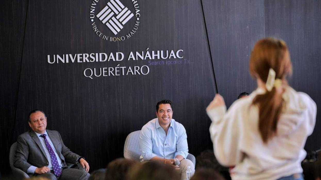 Alcalde de Querétaro invita a jóvenes a sumarse al servicio público.