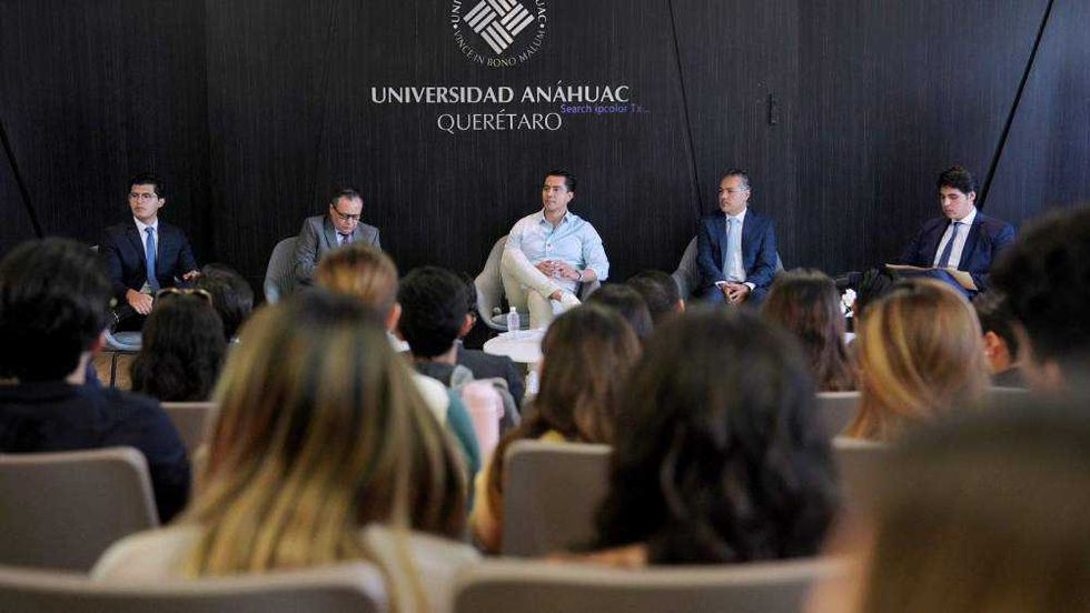 Alcalde de Querétaro invita a jóvenes a sumarse al servicio público.