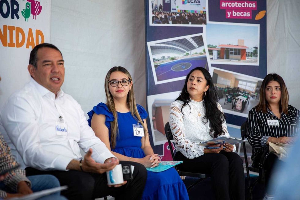 Alcalde de San Juan del R\u00edo Roberto Cabrera Valencia en jornada comunitaria Santa Isabel El Coto abril 2026