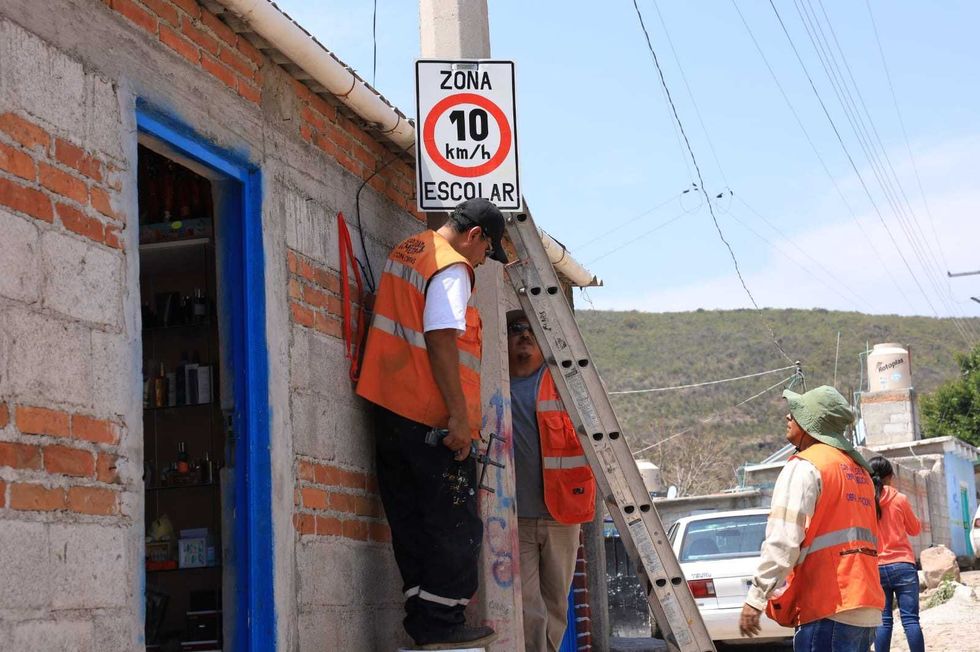 Alcalde de San Juan del R\u00edo Roberto Cabrera Valencia en jornada comunitaria Santa Isabel El Coto abril 2026