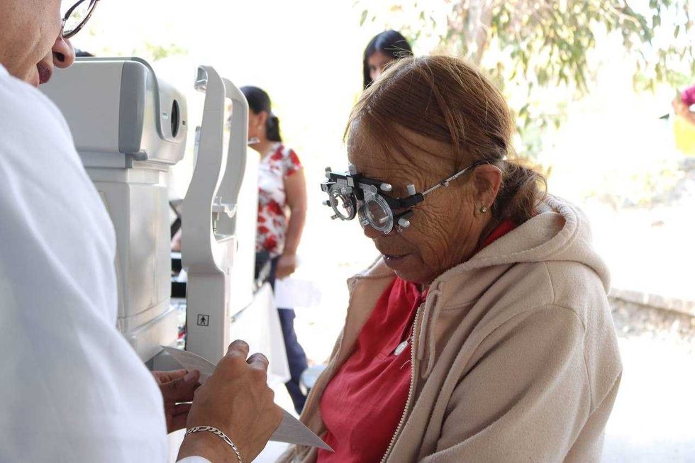Alcalde de San Juan del R\u00edo Roberto Cabrera Valencia en jornada comunitaria Santa Isabel El Coto abril 2026