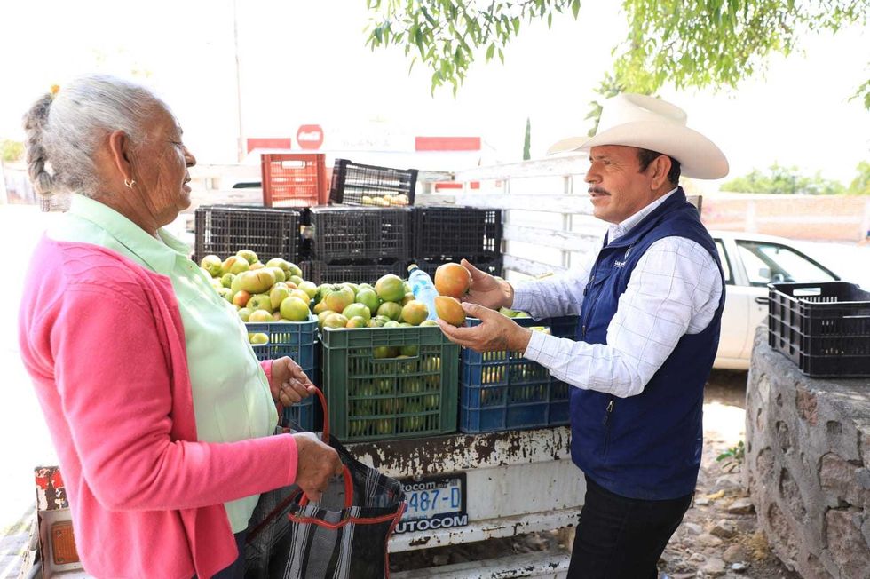 Alcalde de San Juan del R\u00edo Roberto Cabrera Valencia en jornada comunitaria Santa Isabel El Coto abril 2026