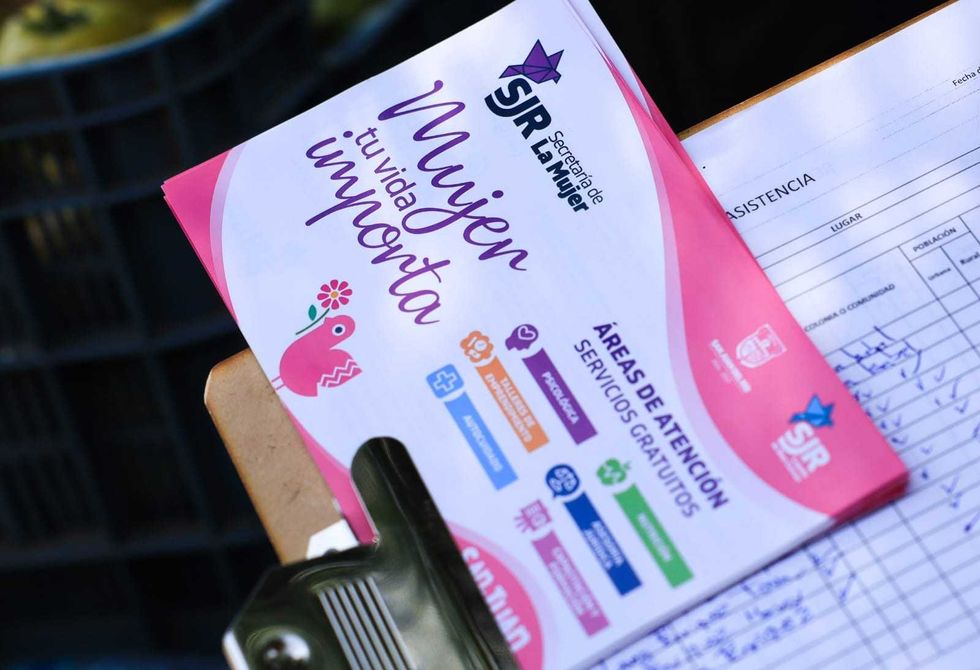 Alcalde de San Juan del R\u00edo Roberto Cabrera Valencia en jornada comunitaria Santa Isabel El Coto abril 2026