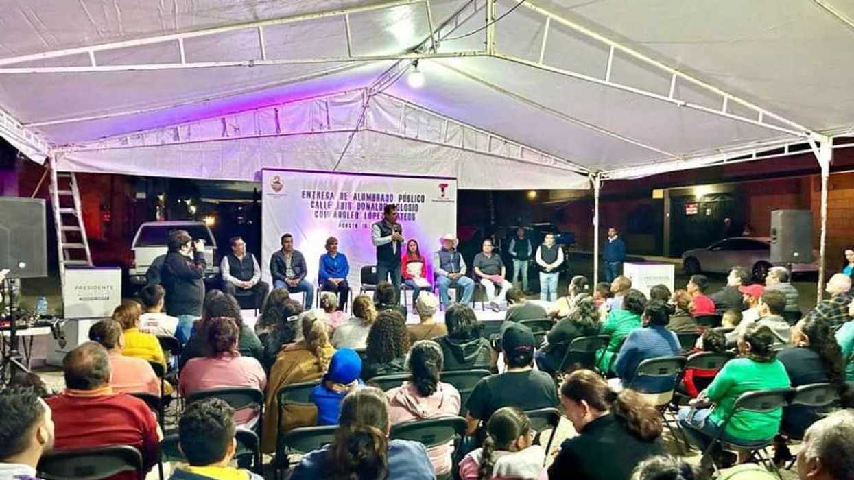 Alcalde de Tequisquiapan inaugura sistema de alumbrado en calle Luis Donaldo.