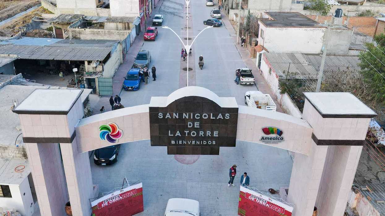 Alcalde entrega paquete de obras públicas en Amealco.