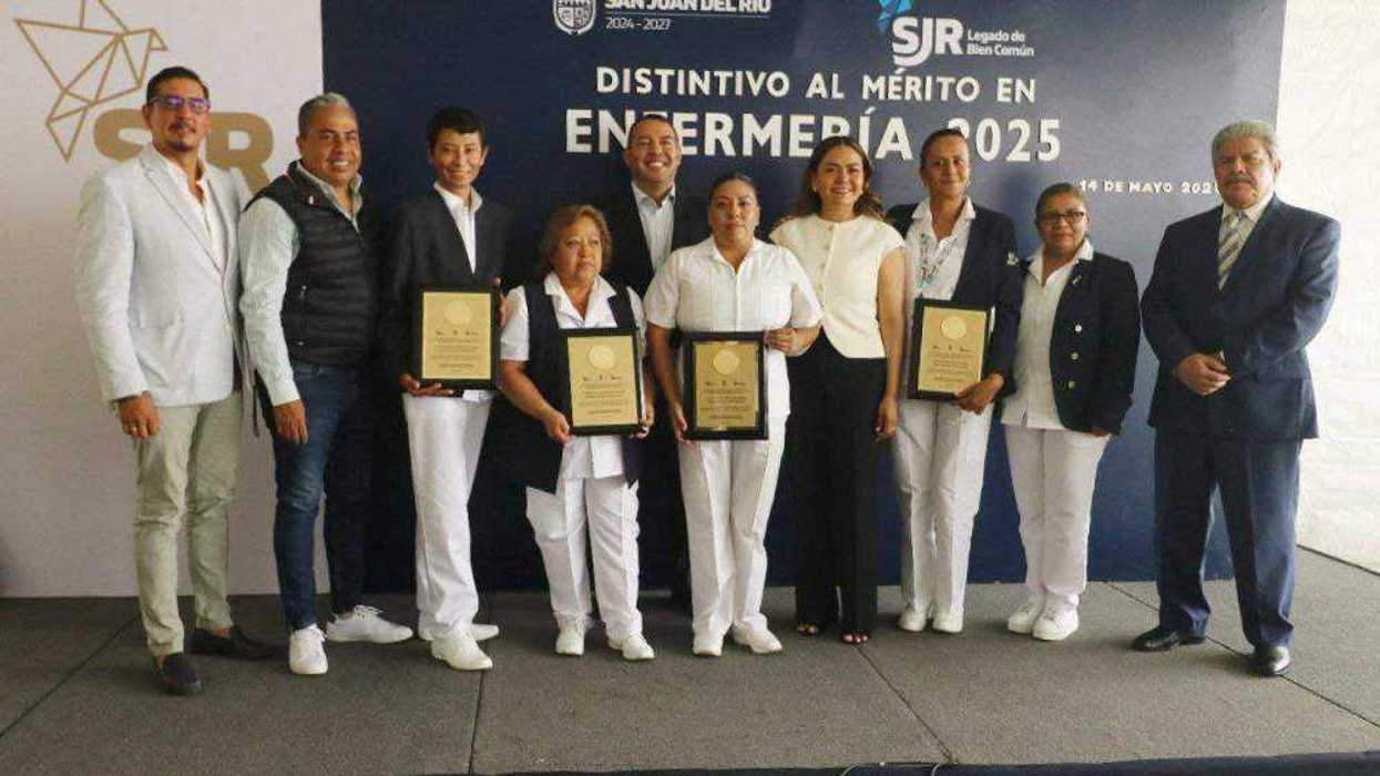 Alcalde entrega reconocimientos al Mérito en Enfermería 2025 en San Juan del Río.
