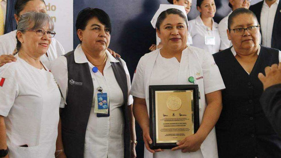Alcalde entrega reconocimientos al Mérito en Enfermería 2025 en San Juan del Río.