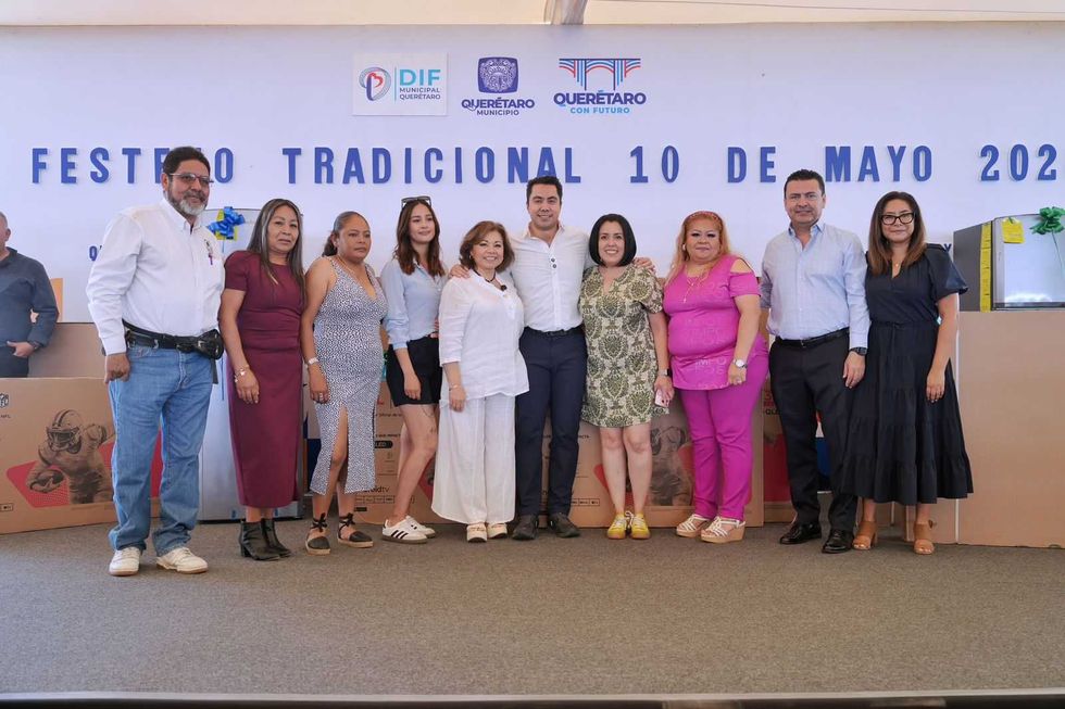 Alcalde Felifer Mac\u00edas y presidenta del DIF Adriana Olvera celebran el D\u00eda de las Madres con mil 900 servidoras municipales en Quer\u00e9taro